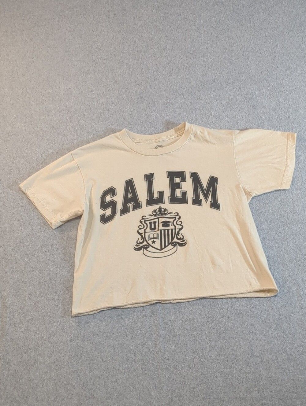 Social Culture- Salem- Collegiate Crest-Boxy Crop Tee XS, 100% Cotton